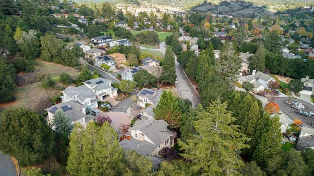 5 Tuscany Court, Scotts Valley CA: https://media.crmls.org/mediaz/a77e7ecb-a30b-4fb7-bad3-7b714e896265.jpg
