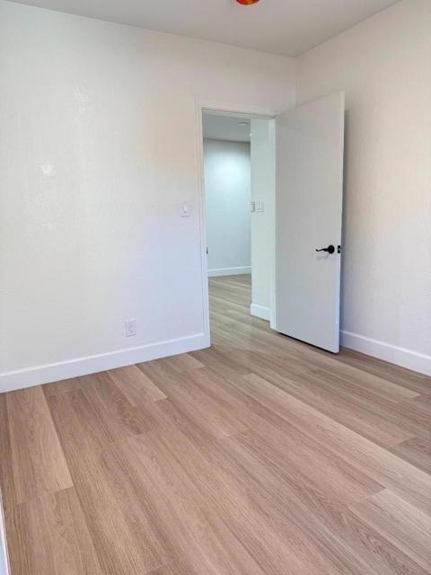 318 3rd Lane, South San Francisco CA: https://media.crmls.org/mediaz/a77ee57e-cc68-4608-9953-4497589bfcd8.jpg