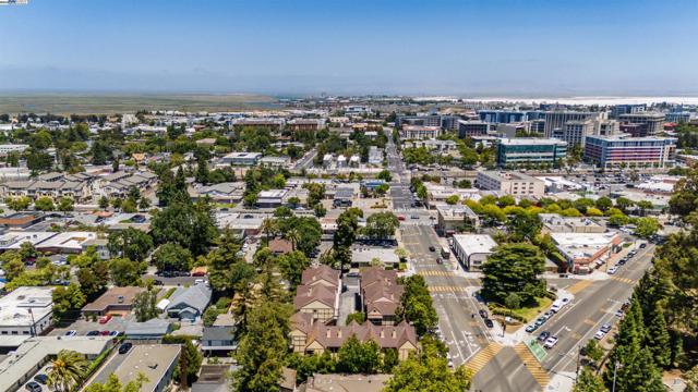 1116 Brewster Ave, Redwood City CA: https://media.crmls.org/mediaz/a77f0ffe-ec4a-4304-af23-0c182be3efbe.jpg