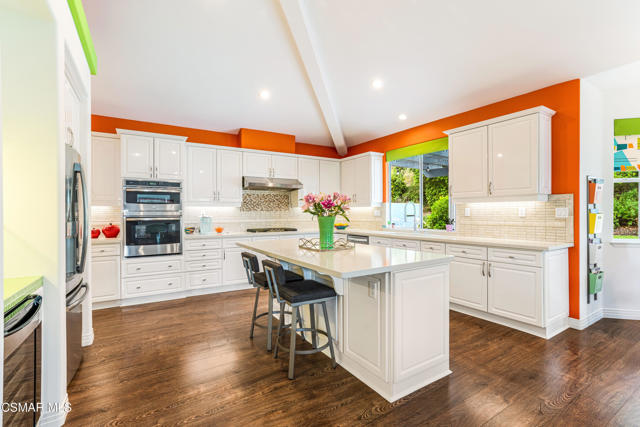 775 Parmenter Avenue, Thousand Oaks CA: https://media.crmls.org/mediaz/a77f5914-d8bf-4723-b743-7a1e7b9be849.jpg