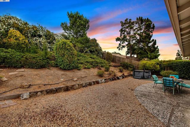 9140 Tangerine St, San Ramon CA: https://media.crmls.org/mediaz/a7801c26-614a-4f58-9642-a8124c6e3436.jpg