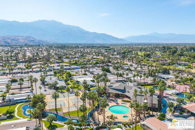 10 International Boulevard, Rancho Mirage CA: https://media.crmls.org/mediaz/a780c40f-dd5a-4382-bf54-1c0c89388fa9.jpg
