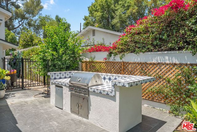 5614 Ponce Avenue, Woodland Hills CA: https://media.crmls.org/mediaz/a780c82e-9e6e-496b-aebc-faae64e0d1a4.jpg