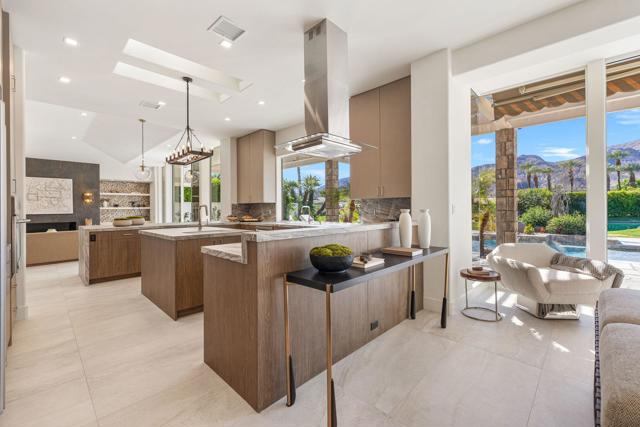 9 Regency Drive, Rancho Mirage CA: https://media.crmls.org/mediaz/a7821ec7-d35f-46a3-bb92-1e2bc1142a5b.jpg