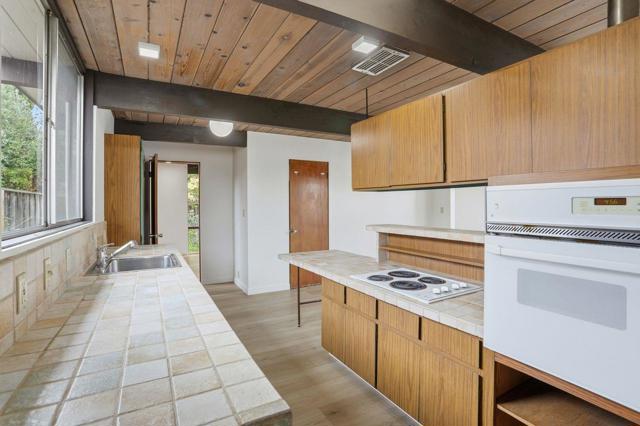 827 Cumberland Drive, Sunnyvale CA: https://media.crmls.org/mediaz/a78242b6-adbd-49ad-a901-c5b849292734.jpg