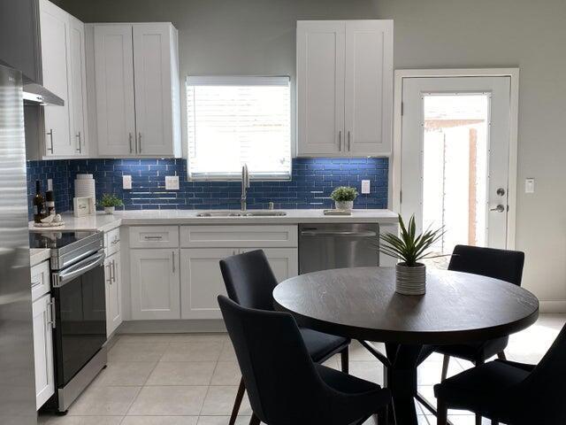 Image 5 of 22 For 13292 El Cajon Drive
