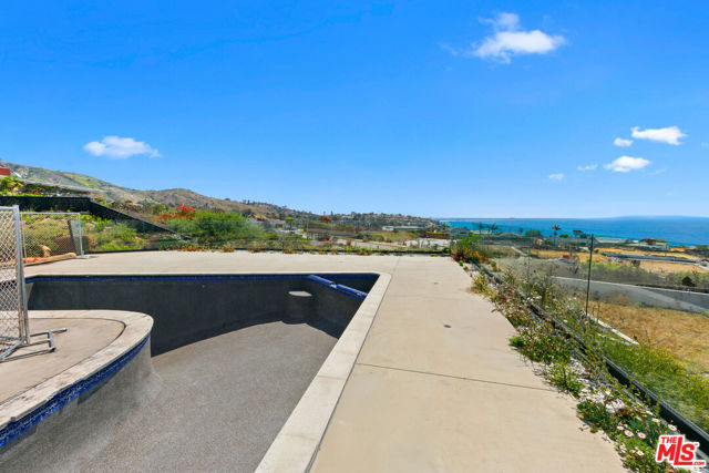 3530 Shoreheights Drive, Malibu CA: https://media.crmls.org/mediaz/a782daca-7c2c-4dcd-9f28-712b8da99e62.jpg