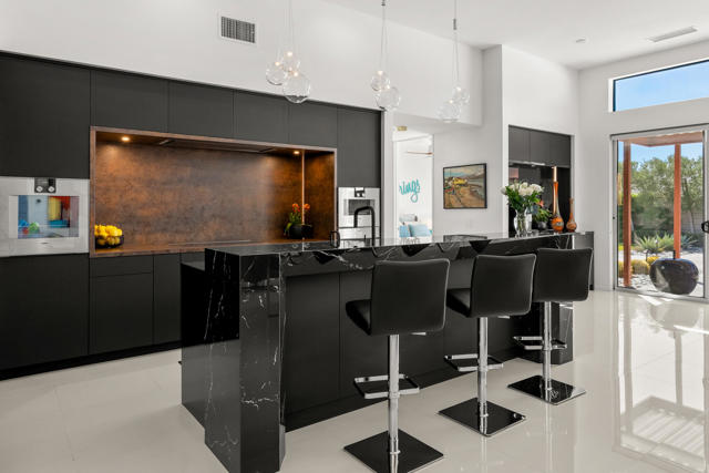 1069 Azure Court, Palm Springs CA: https://media.crmls.org/mediaz/a78329a9-e57c-4a86-92e6-dc4281657255.jpg