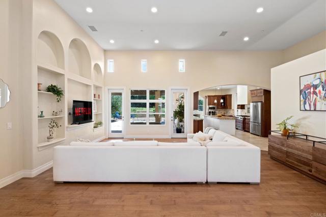 Detail Gallery Image 14 of 75 For 1455 Independence Way, Vista,  CA 92084 - 4 Beds | 6 Baths