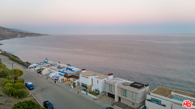 26520 Latigo Shore Drive, Malibu CA: https://media.crmls.org/mediaz/a7836ba9-a0b8-4554-a2fc-dcd1ba129fb6.jpg
