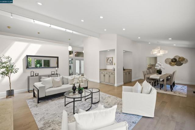 709 Liquidamber Pl, Danville CA: https://media.crmls.org/mediaz/a783ac3a-2fc8-44ed-8c8f-ee0f676683ec.jpg