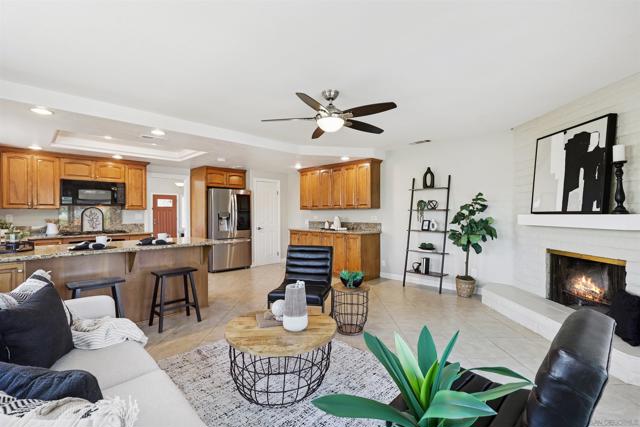 14637 Poway Mesa Dr, Poway CA: https://media.crmls.org/mediaz/a783b8c7-0987-4f64-90b0-9fc6aba2f23d.jpg