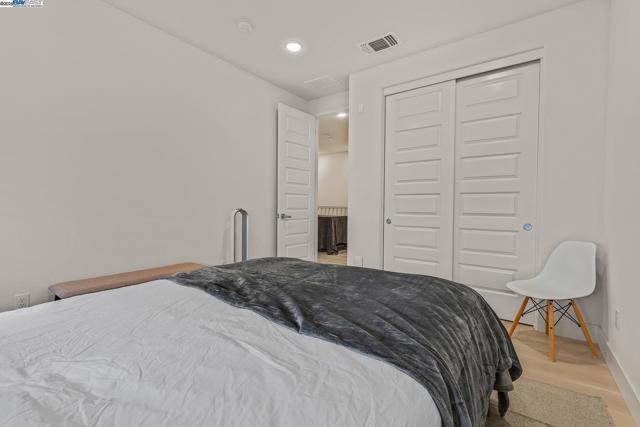 2683 5Th St, Alameda CA: https://media.crmls.org/mediaz/a7841472-0024-462a-ba95-599c7efafdb3.jpg