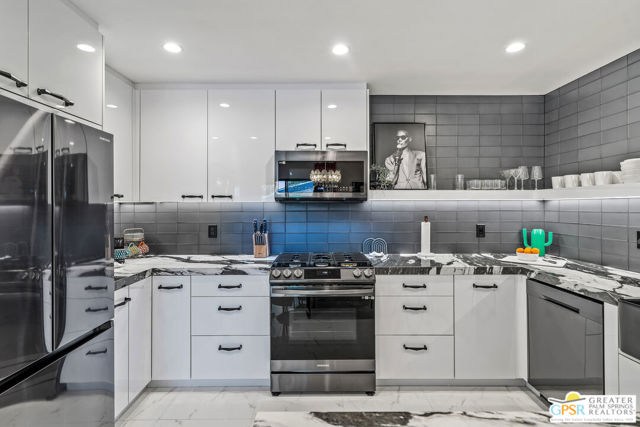 2602 N Whitewater Club Drive, Palm Springs CA: https://media.crmls.org/mediaz/a7851081-35d0-4250-9528-1789980d5fc4.jpg