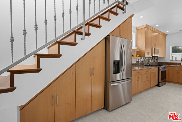 10623 W Olympic Boulevard, Los Angeles CA: https://media.crmls.org/mediaz/a7856695-dfa3-4c50-b602-445a2dfcc223.jpg