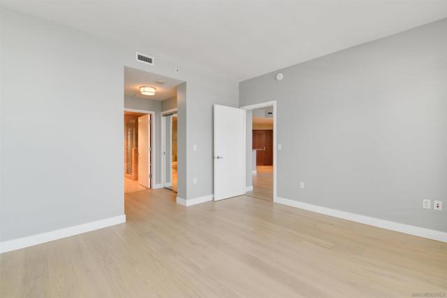 700 W Harbor Dr, San Diego CA: https://media.crmls.org/mediaz/a7858c07-a0e5-46a8-8d85-82f62af8a409.jpg