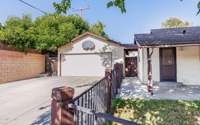 2137 Cutler Street, Simi Valley CA: https://media.crmls.org/mediaz/a785abdf-dcd8-47ed-bb7a-d891f0c81190.jpg