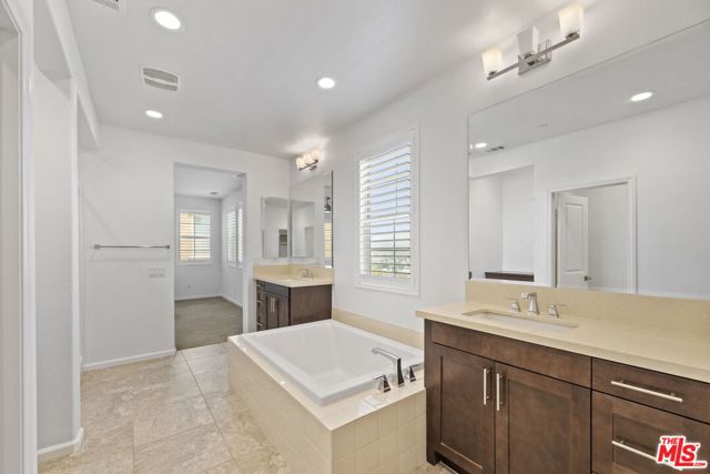 20650 Huntley Way, Santa Clarita CA: https://media.crmls.org/mediaz/a785d0ce-d60b-4ad2-92c3-9381fb43cbf7.jpg