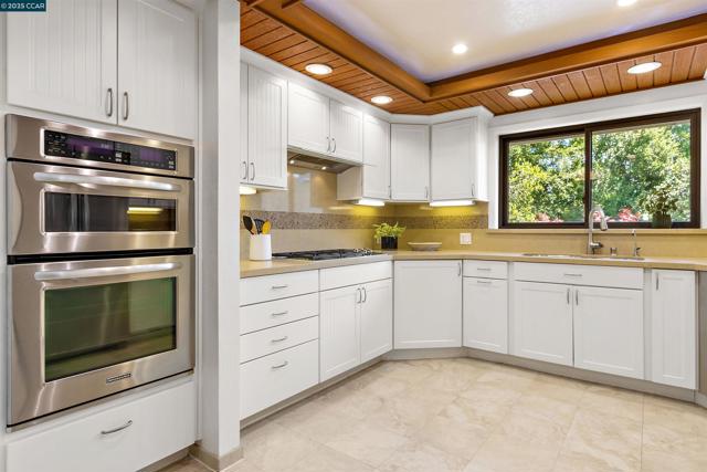 220 Devonshire Ct, Pleasant Hill CA: https://media.crmls.org/mediaz/a785f9d0-c358-4485-95b5-32a8fdd50dfb.jpg