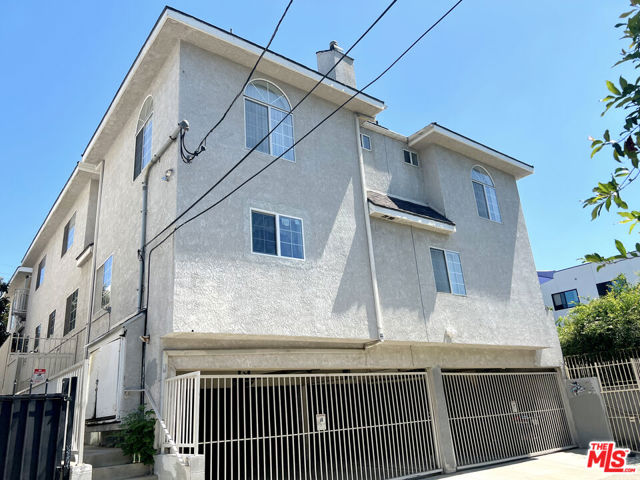 6501 Woodley Avenue photo 4