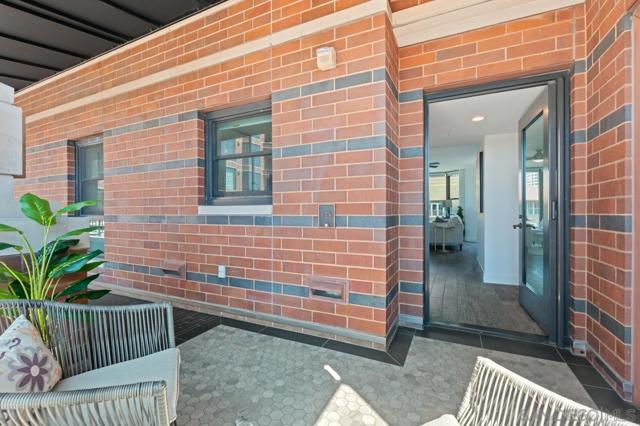 500 W Harbor Dr, San Diego CA: https://media.crmls.org/mediaz/a7872a84-73f4-4295-a4bd-6a0f79cd6fc3.jpg