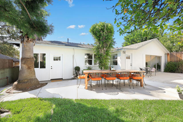 4543 Rockland Place, La Canada Flintridge CA: https://media.crmls.org/mediaz/a787694a-8567-49a4-bde6-ad3533e1c22a.jpg