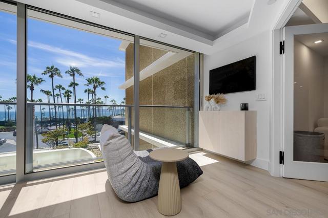 1820 Avenida Del Mundo, Coronado CA: https://media.crmls.org/mediaz/a78777ac-4ea7-4212-adec-ea6dcbf1082f.jpg
