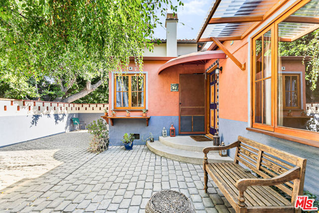 4171 Kraft Avenue, Studio City CA: https://media.crmls.org/mediaz/a7877890-bbaf-4291-90c3-4dcbdd59207b.jpg