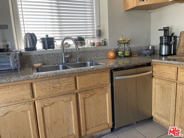 3921 Don Diablo Drive, Los Angeles CA: https://media.crmls.org/mediaz/a7885848-636b-42c1-b4b7-d9cab4a01be2.jpg