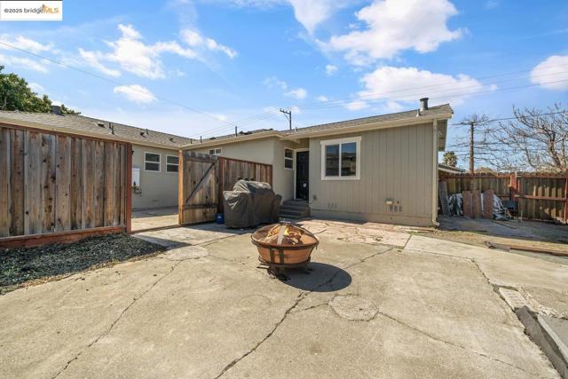 96 Highway Avenue, Bay Point CA: https://media.crmls.org/mediaz/a788e30b-7933-49ad-8897-cb7a894bc55b.jpg