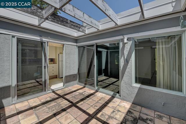 3333 Tice Creek Dr, Walnut Creek CA: https://media.crmls.org/mediaz/a7894d14-e599-47a0-bda0-c0815ccbcbbf.jpg