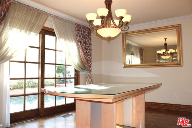 11502 Dona Teresa Drive, Studio City CA: https://media.crmls.org/mediaz/a789a70b-2dcb-46f3-ae1d-3c93c481dd20.jpg