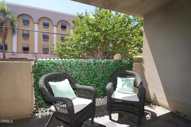 Detail Gallery Image 9 of 34 For 3855 Ingraham St #204,  Los Angeles,  CA 90005 - 3 Beds | 2 Baths