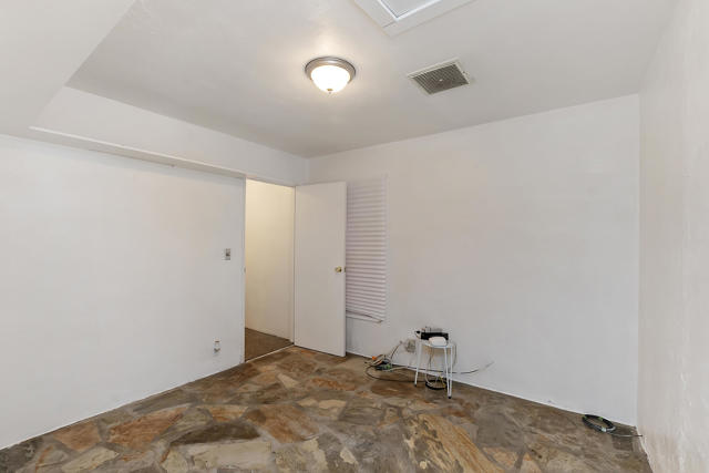 3933 E Calle San Antonio, Palm Springs CA: https://media.crmls.org/mediaz/a78b117b-4ba4-4419-87ff-d6f6e6013949.jpg
