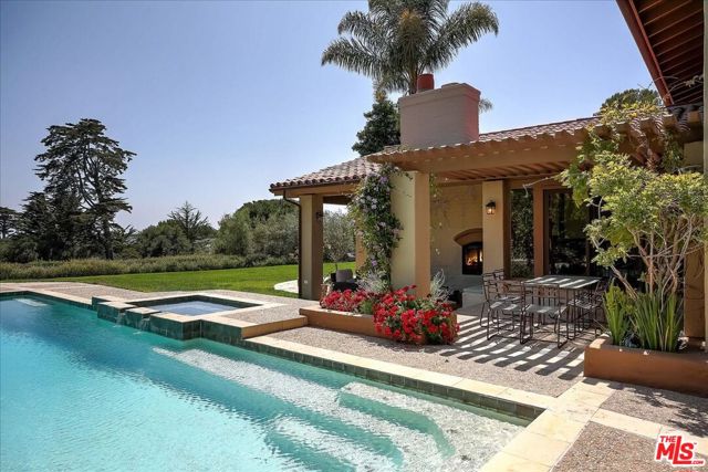 4099 Creciente Drive, Santa Barbara CA: https://media.crmls.org/mediaz/a78b5ea9-a924-4c24-a618-370ac67b12a0.jpg