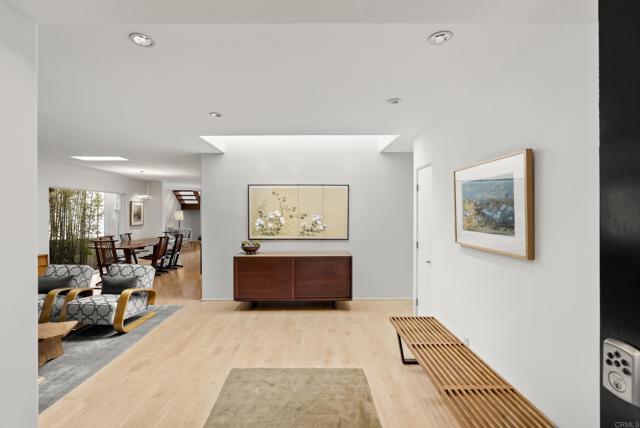 Detail Gallery Image 9 of 58 For 6028 Beaumont Ave, La Jolla,  CA 92037 - 5 Beds | 4 Baths