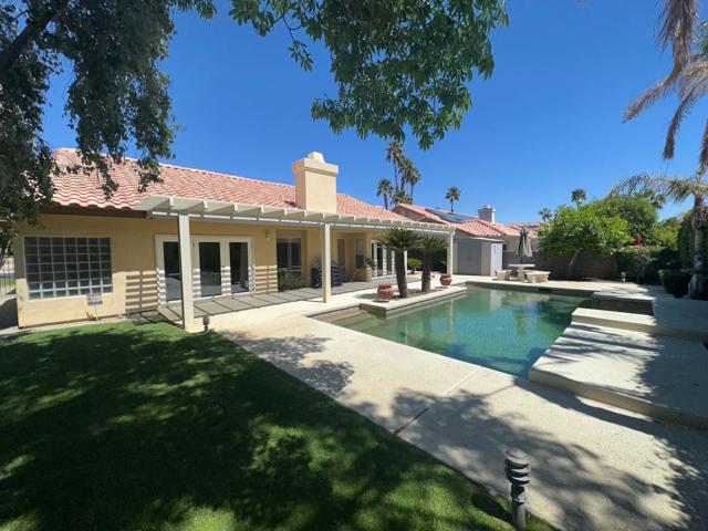 77671 Barons Circle, Palm Desert CA: https://media.crmls.org/mediaz/a78beef5-1934-4b02-b2ae-d140bfa3b903.jpg