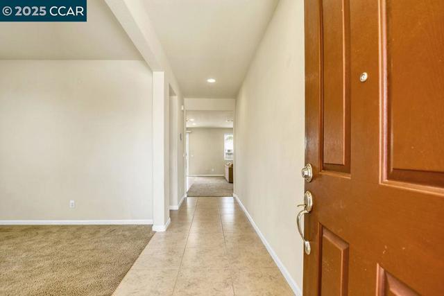 1410 Big Redwood Dr, Oakley CA: https://media.crmls.org/mediaz/a78c194c-0ba4-4f06-bf33-4b6c15985af4.jpg