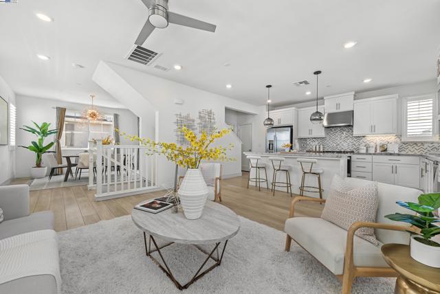 37456 Sand Drift Rd, Newark CA: https://media.crmls.org/mediaz/a78c6b0f-e2c0-424a-a234-3a9b38421c71.jpg
