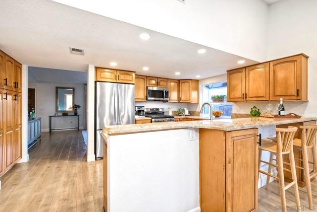 7219 Mimosa Dr, Carlsbad CA: https://media.crmls.org/mediaz/a78cd8e9-7e1e-44ef-b3d9-e3b022cfa7df.jpg