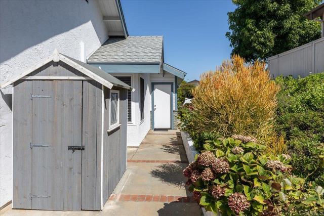 1054 La Sombra Drive, San Marcos CA: https://media.crmls.org/mediaz/a78d1783-db53-4b1e-9369-bd57a1964e3a.jpg