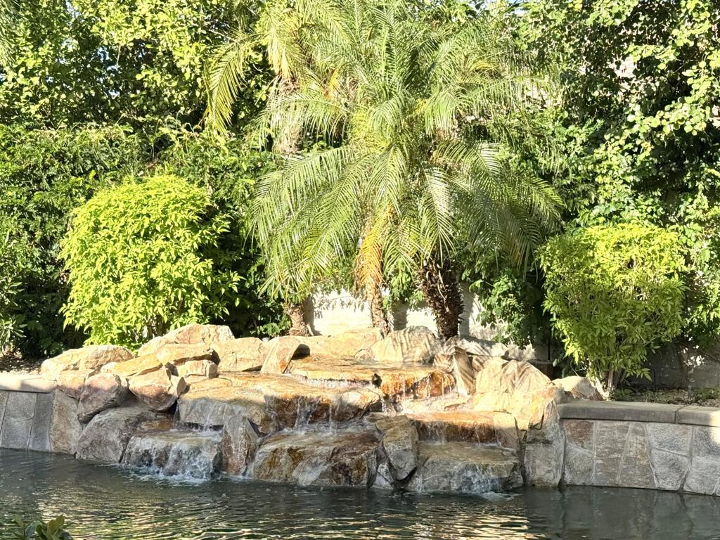 https://media.crmls.org/mediaz/a78d8b02-db7c-4ed3-b495-b770061dabed.jpg?preset=X-Large
