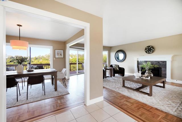 3218 Oakes Dr, Hayward CA: https://media.crmls.org/mediaz/a78dce1b-7ef2-48ec-ac1a-535510d07c27.jpg