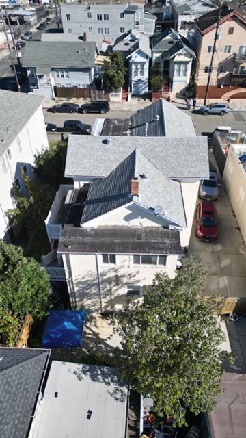 1011 E 11Th St, Oakland CA: https://media.crmls.org/mediaz/a78e79a0-531c-4fef-a823-cddc724b7a04.jpg