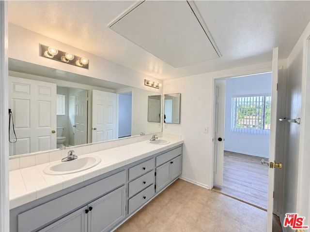 6545 Fulton Avenue, 205 photo 8
