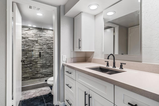 1050 E Ramon Road, Palm Springs CA: https://media.crmls.org/mediaz/a78e8f6d-e6dd-4b51-ac2d-7b6a484b8a2c.jpg