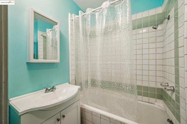 1820 International Blvd, Oakland CA: https://media.crmls.org/mediaz/a78e968c-66d5-496a-b19d-e2e37c0e07fa.jpg