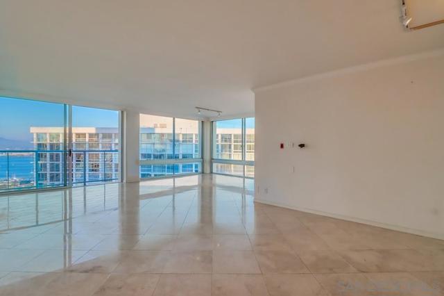 1720 Avenida Del Mundo, Coronado CA: https://media.crmls.org/mediaz/a78f75f3-602f-454f-a1bd-3ea50a7dd961.jpg