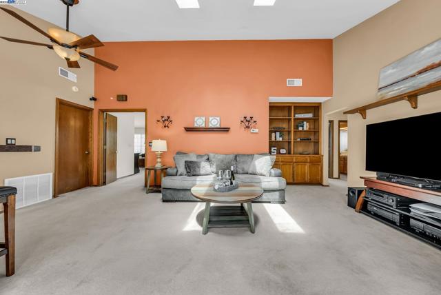 22 Cobblestone Ct, San Ramon CA: https://media.crmls.org/mediaz/a78fdb86-7968-4f93-af25-7b2865cfd963.jpg