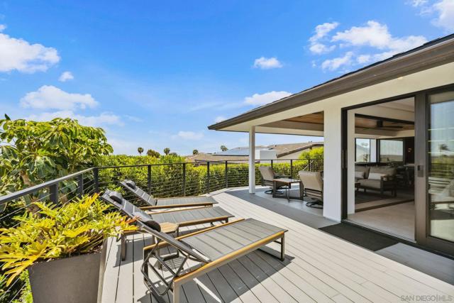 5560 Moonlight Lane, La Jolla CA: https://media.crmls.org/mediaz/a79046a0-081c-4c41-97a8-615694c0df19.jpg